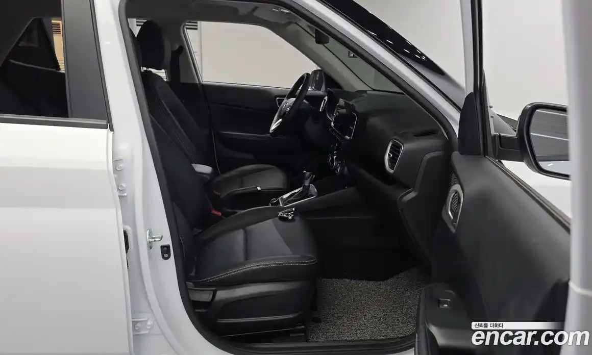 Hyundai Venue 2024 1.6 автомат (гидро), фото 16
