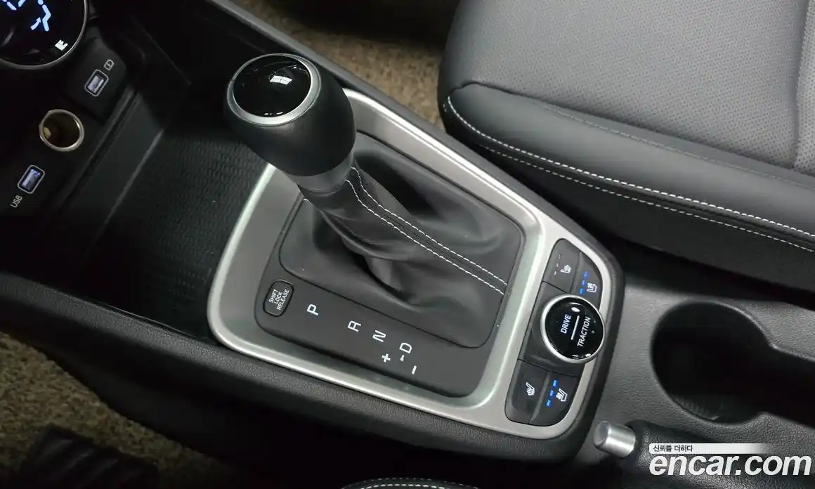 Hyundai Venue 2022 1.6 автомат (гидро), фото 12