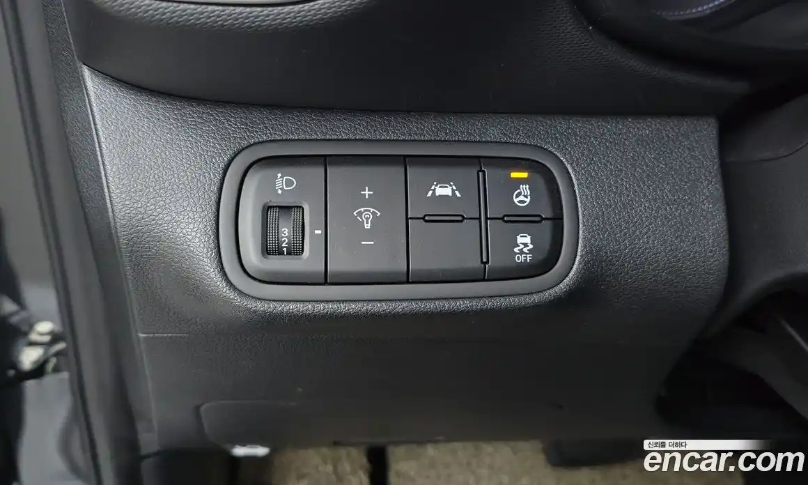 Hyundai Venue 2022 1.6 автомат (гидро), фото 23