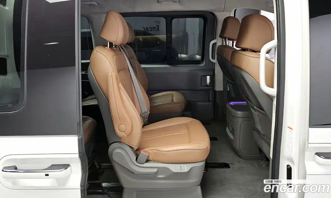 Hyundai Staria 2024 2.2 автомат (гидро), фото 17
