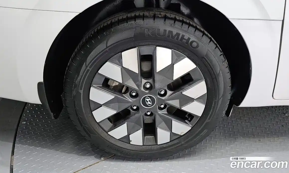 Hyundai Staria 2024 2.2 автомат (гидро), фото 5