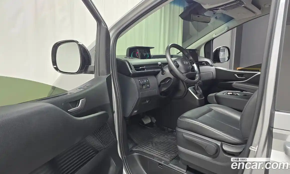 Hyundai Staria 2024 1.6 автомат (гидро), фото 13