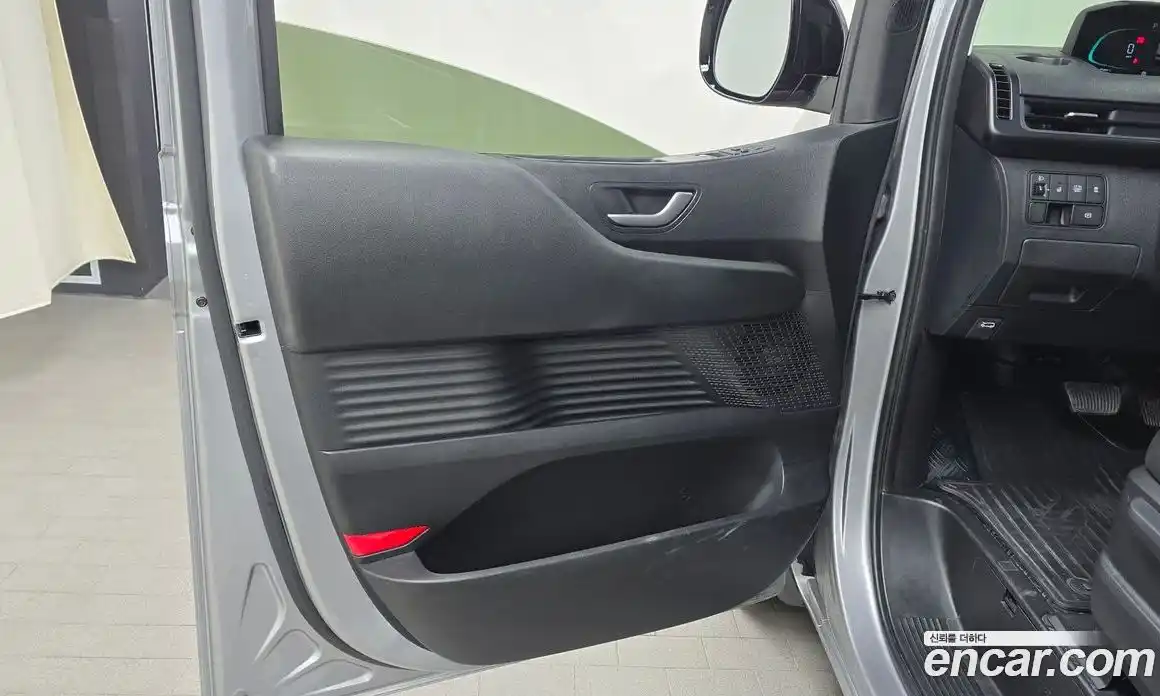 Hyundai Staria 2024 1.6 автомат (гидро), фото 14