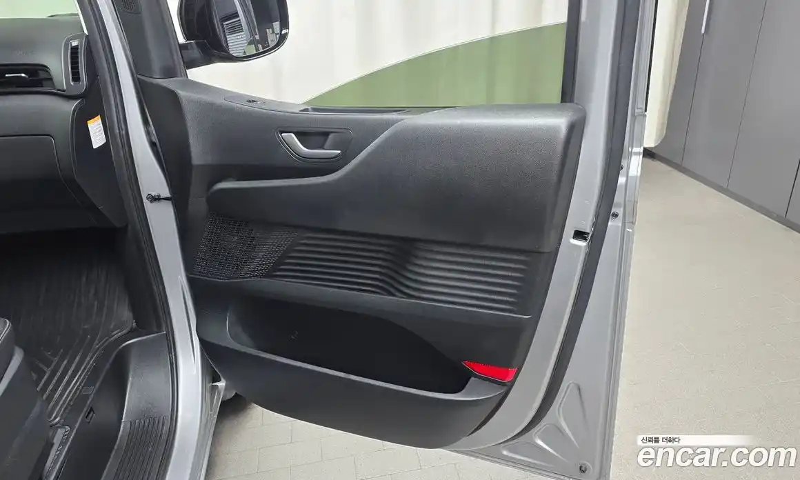 Hyundai Staria 2024 1.6 автомат (гидро), фото 15