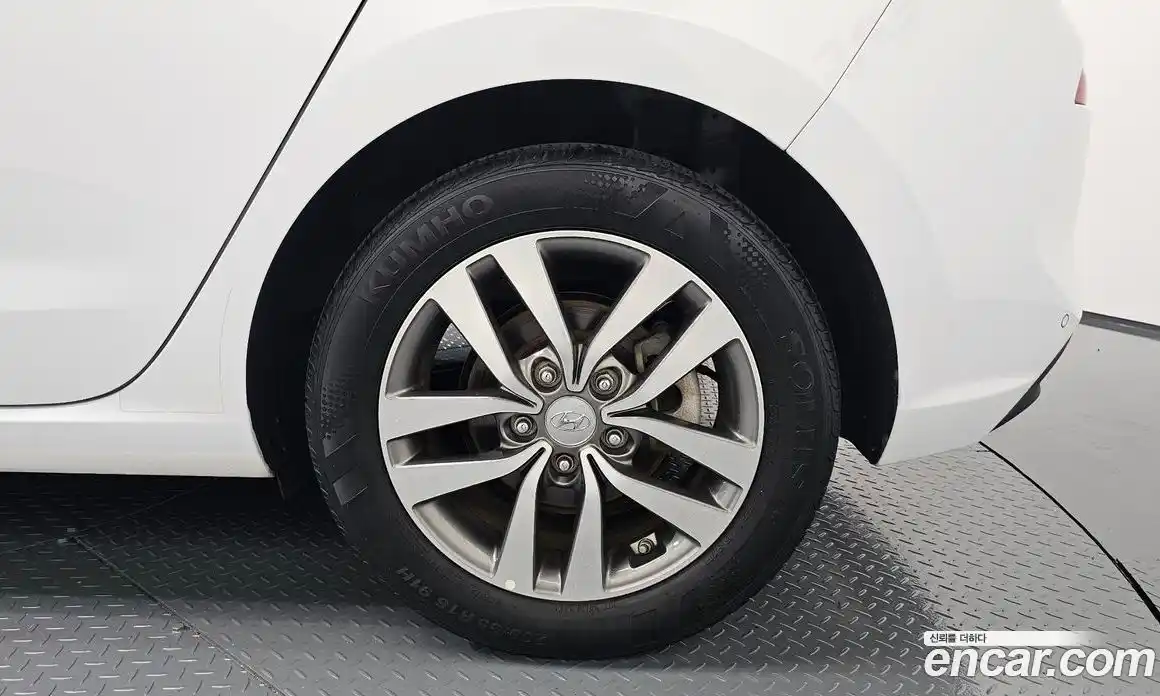 Hyundai i30 2017 1.4 автомат (гидро), фото 6