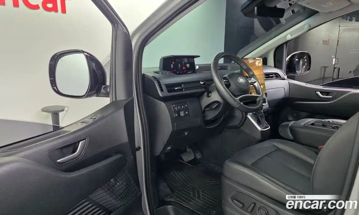 Hyundai Staria 2023 2.2 автомат (гидро), фото 13