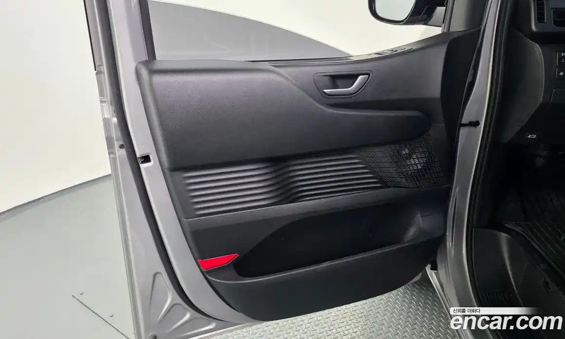 Hyundai Staria 2023 2.2 автомат (гидро), фото 14