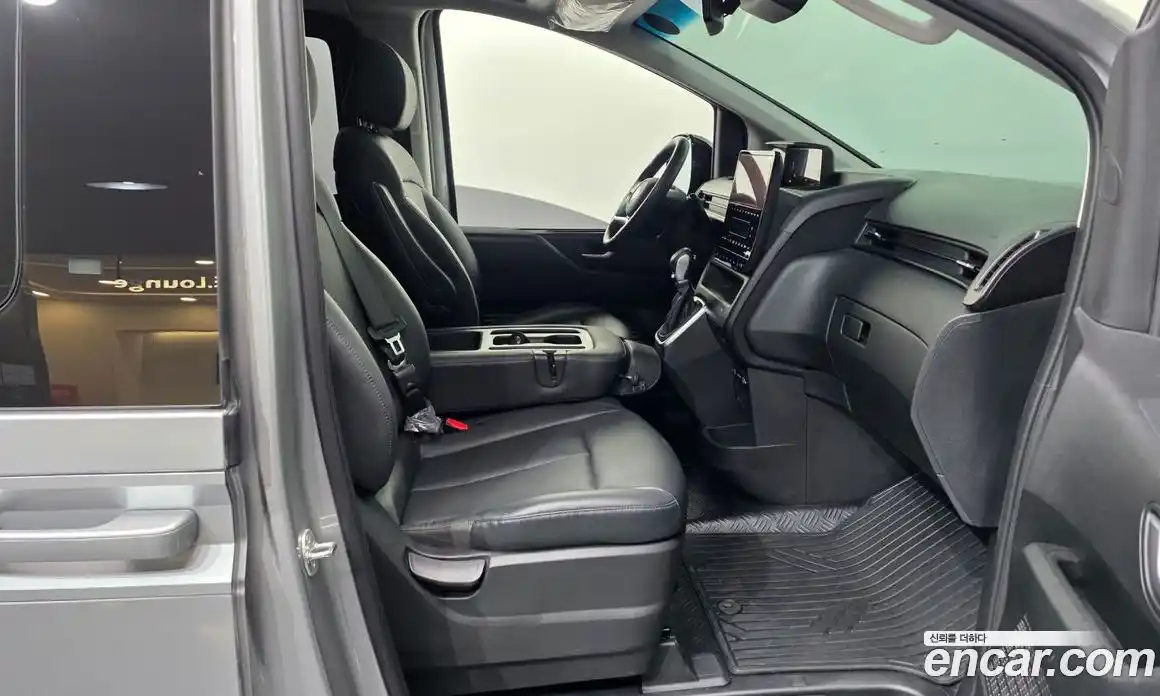 Hyundai Staria 2023 2.2 автомат (гидро), фото 17