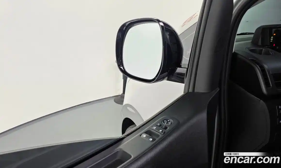 Hyundai Staria 2023 2.2 автомат (гидро), фото 30