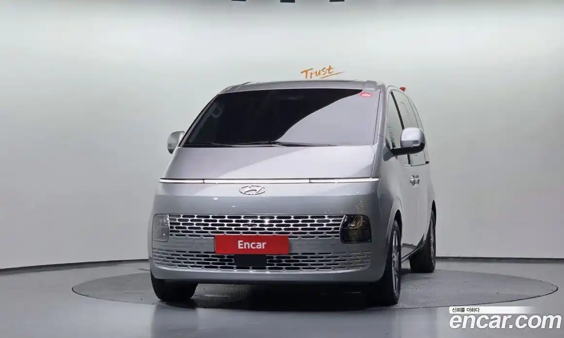 Hyundai Staria 2023 2.2 автомат (гидро), фото 3