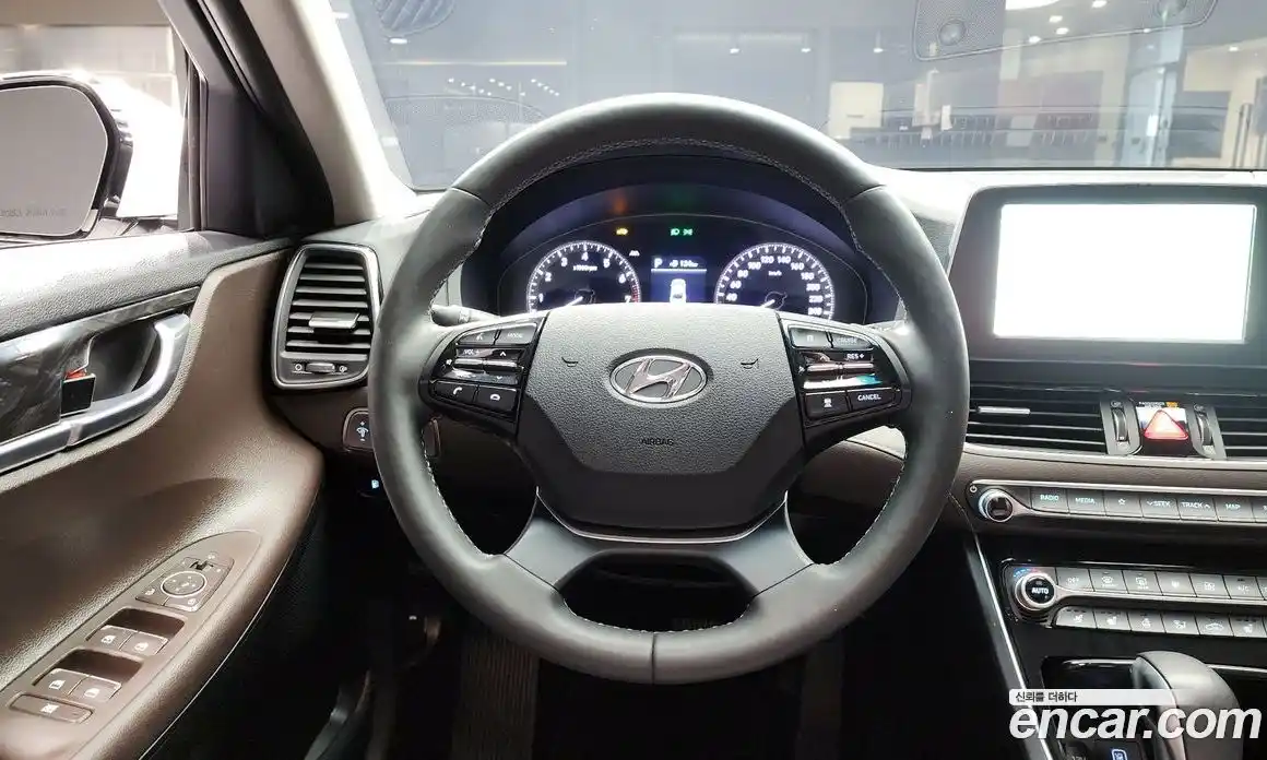 Hyundai Grandeur 2018 2.4 автомат (гидро), фото 14