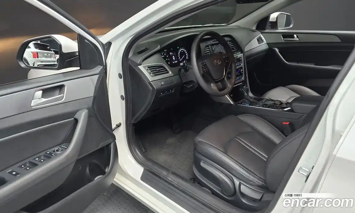Hyundai Sonata 2015 2.0 автомат (гидро), фото 12