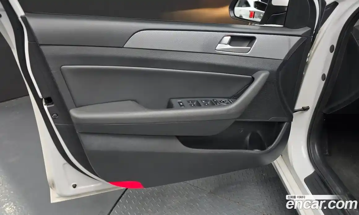 Hyundai Sonata 2015 2.0 автомат (гидро), фото 13
