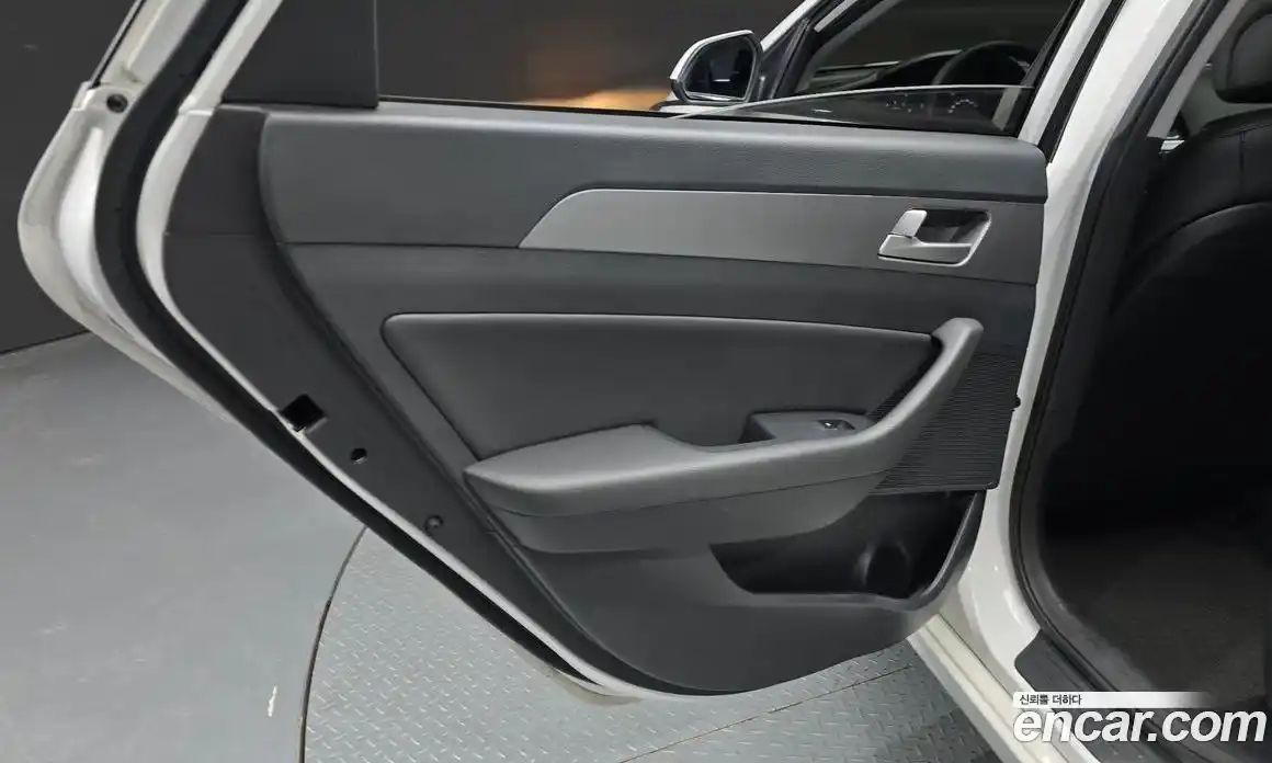 Hyundai Sonata 2015 2.0 автомат (гидро), фото 14