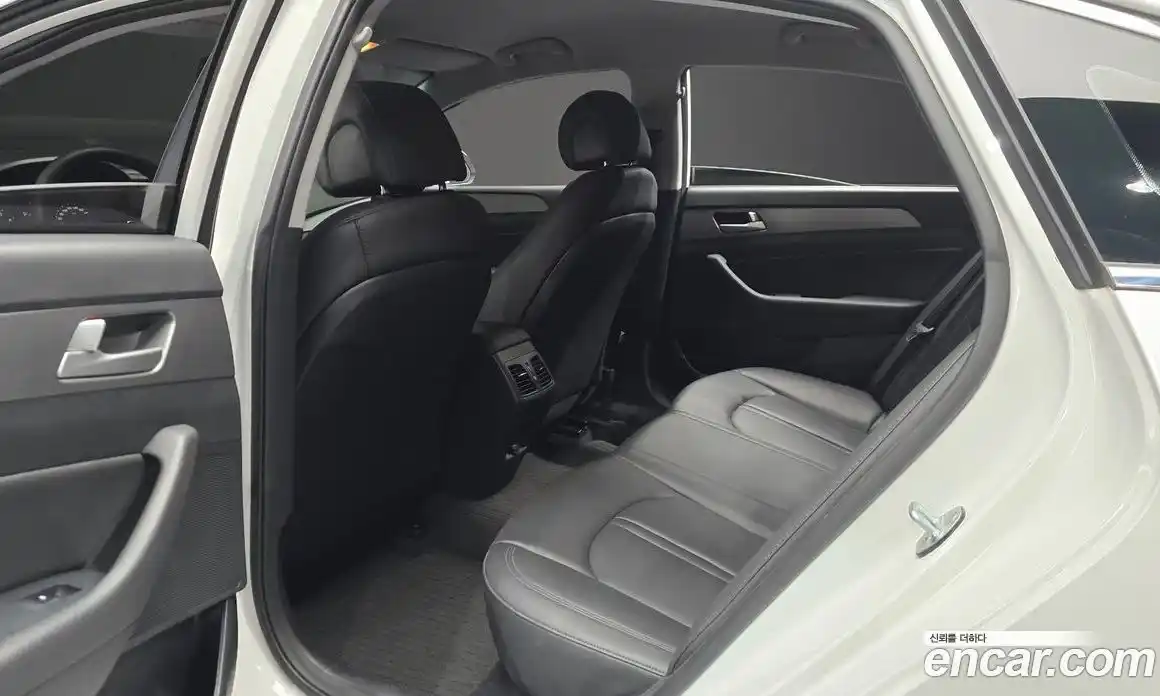 Hyundai Sonata 2015 2.0 автомат (гидро), фото 16