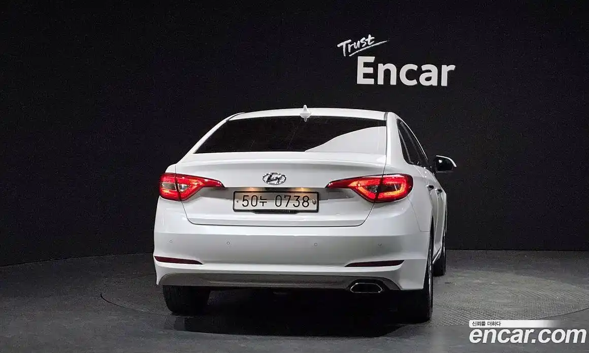 Hyundai Sonata 2015 2.0 автомат (гидро), фото 3