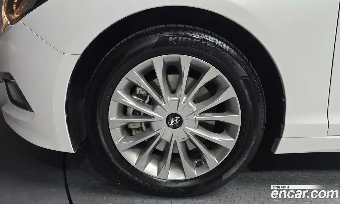 Hyundai Sonata 2015 2.0 автомат (гидро), фото 4