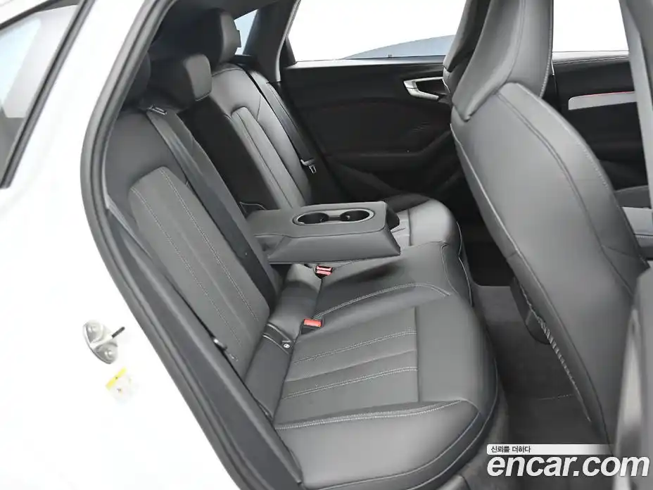 Audi A5 2025 2.0 автомат (гидро), фото 12