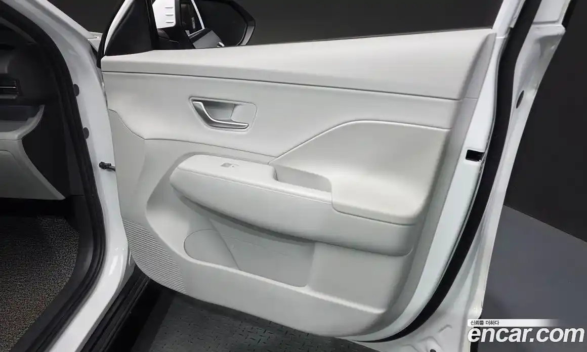 Hyundai Kona 2024 1.6 автомат (гидро), фото 14