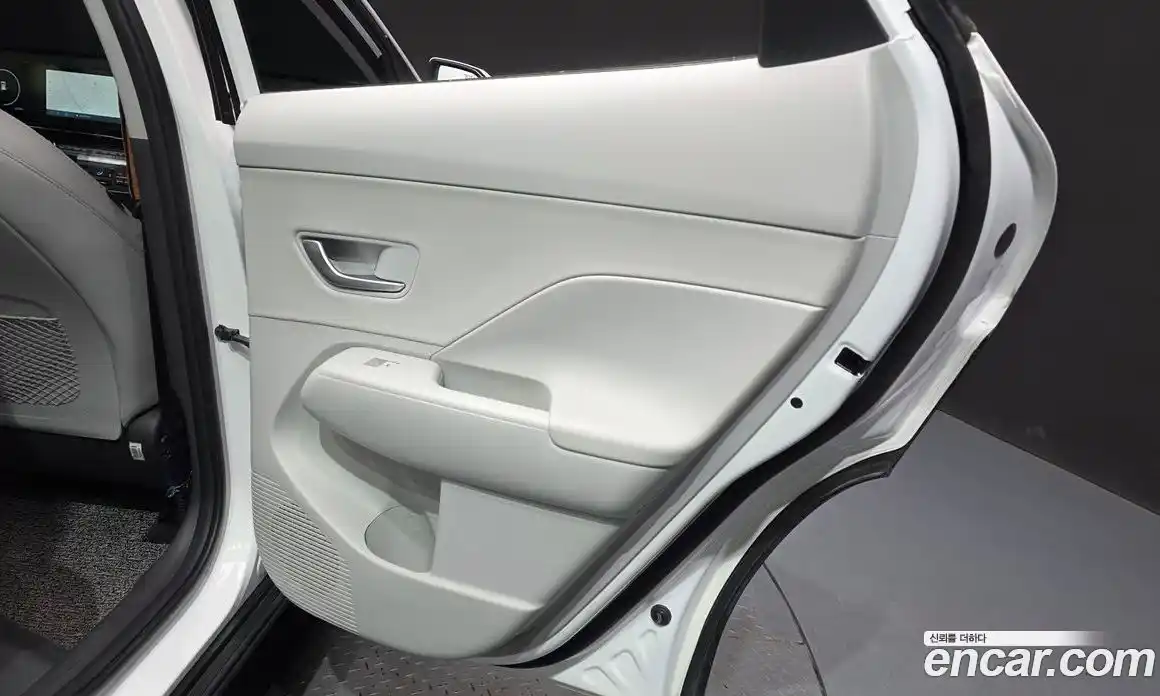 Hyundai Kona 2024 1.6 автомат (гидро), фото 15