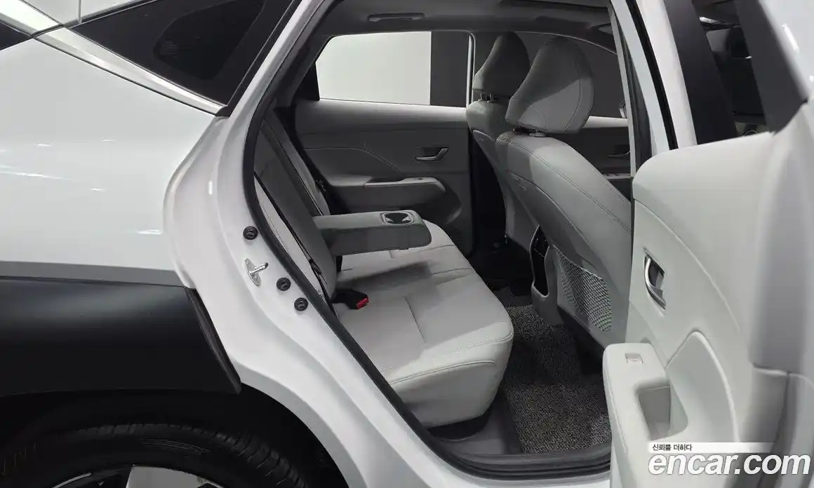 Hyundai Kona 2024 1.6 автомат (гидро), фото 17