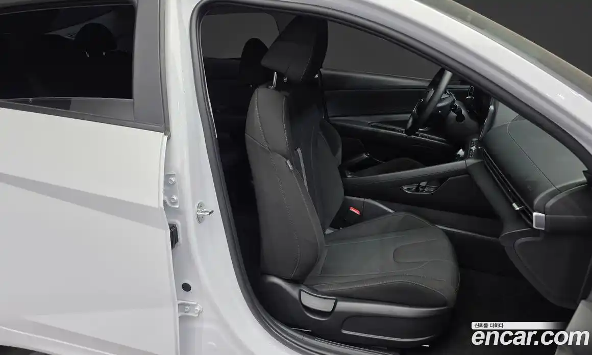 Hyundai Avante 2021 1.6 автомат (гидро), фото 16