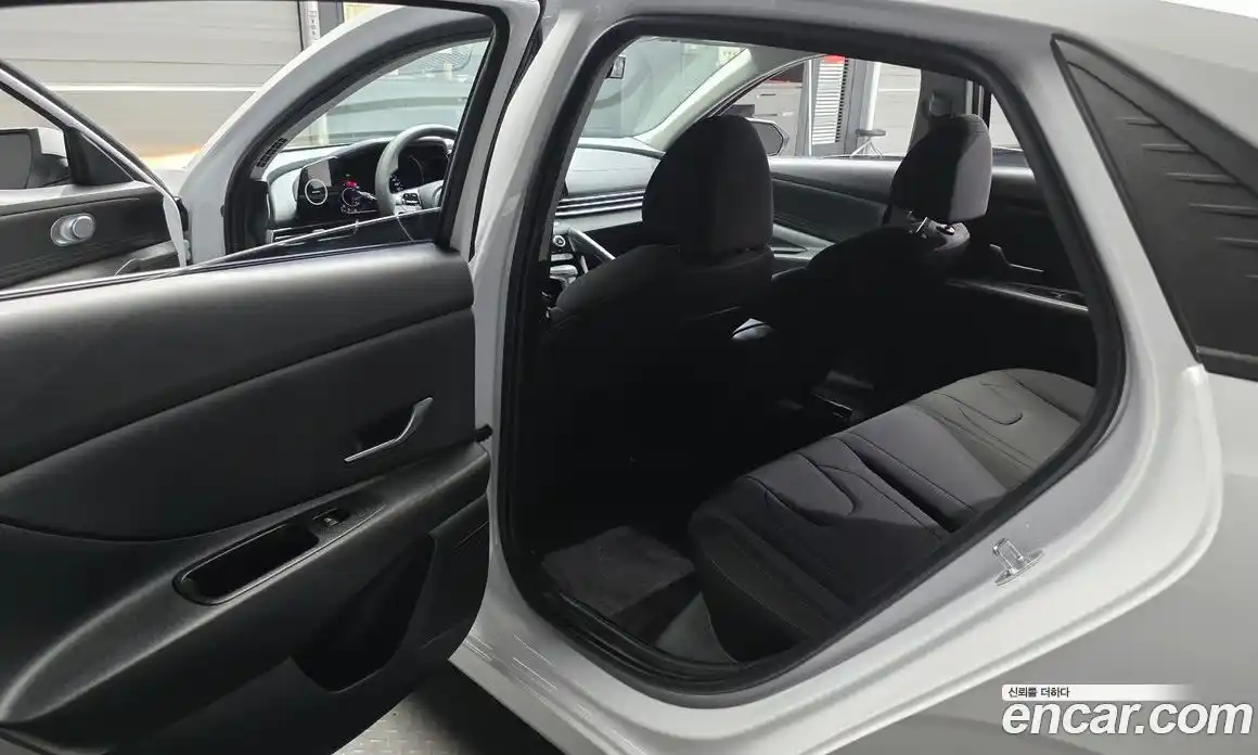 Hyundai Avante 2021 1.6 автомат (гидро), фото 17