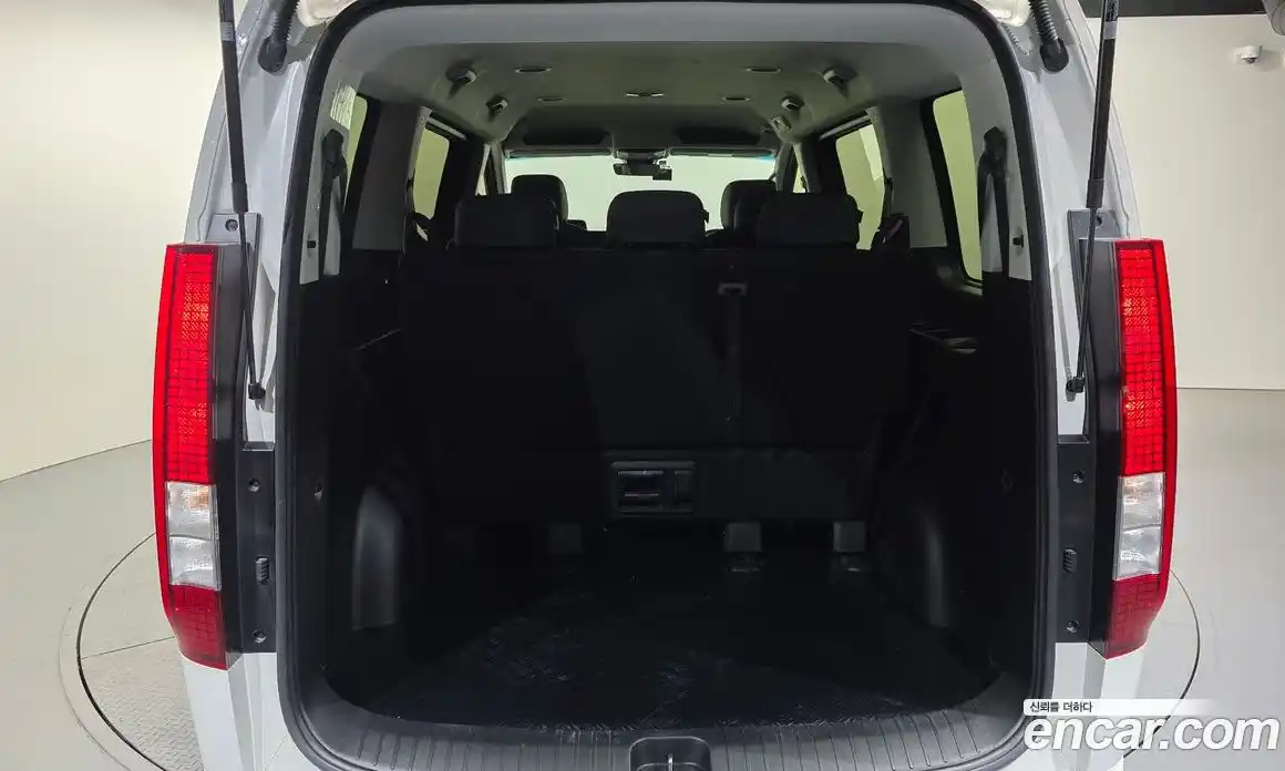 Hyundai Staria 2025 2.2 автомат (гидро), фото 17