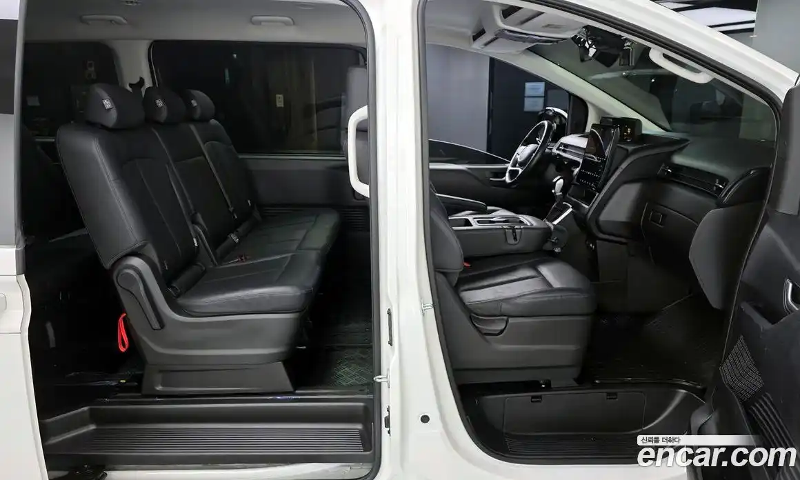 Hyundai Staria 2025 2.2 автомат (гидро), фото 19