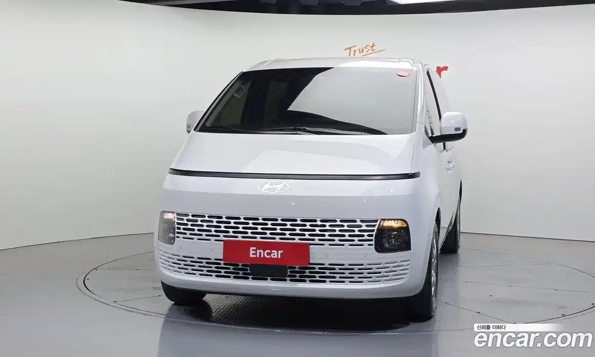 Hyundai Staria 2025 2.2 автомат (гидро), фото 3
