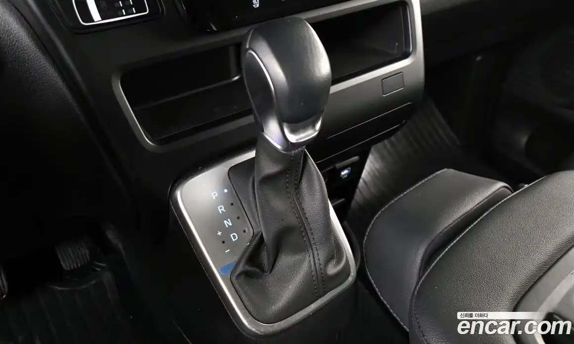 Hyundai Staria 2025 2.2 автомат (гидро), фото 9