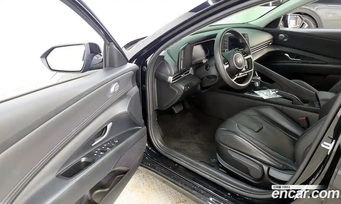 Hyundai Avante 2023 1.6 автомат (гидро), фото 13