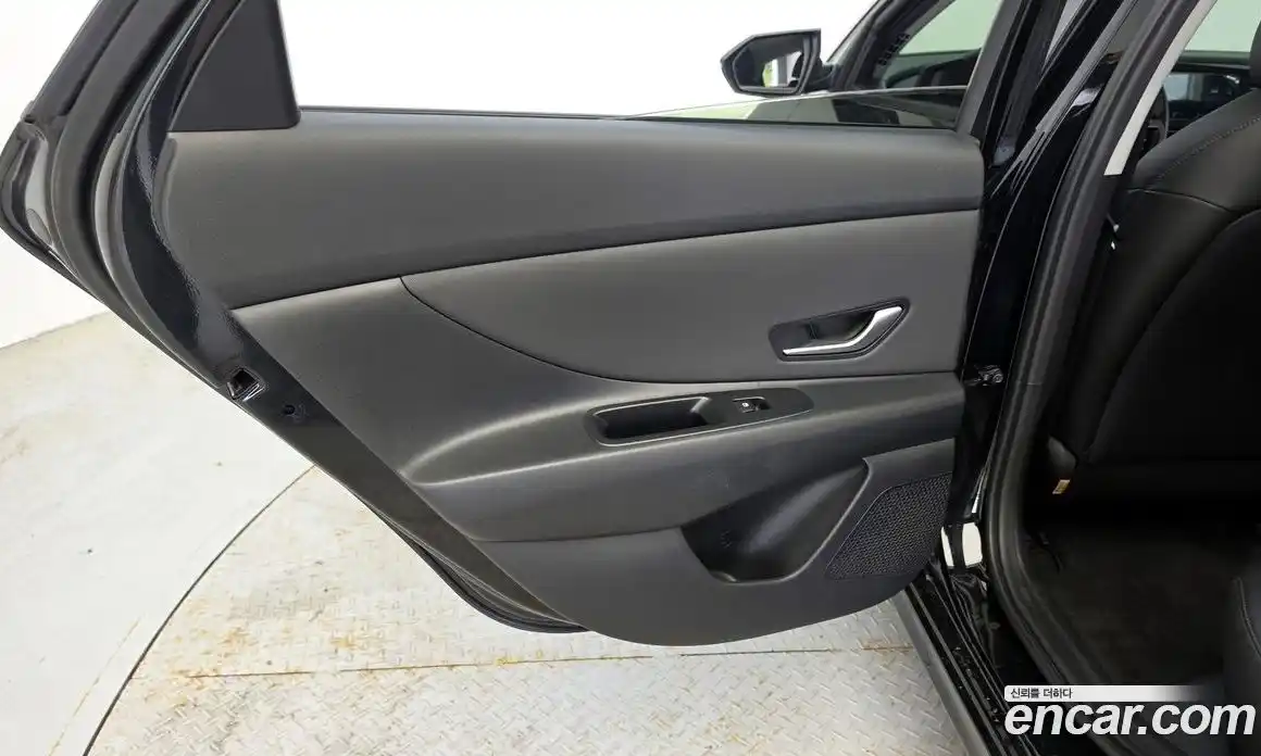 Hyundai Avante 2023 1.6 автомат (гидро), фото 15