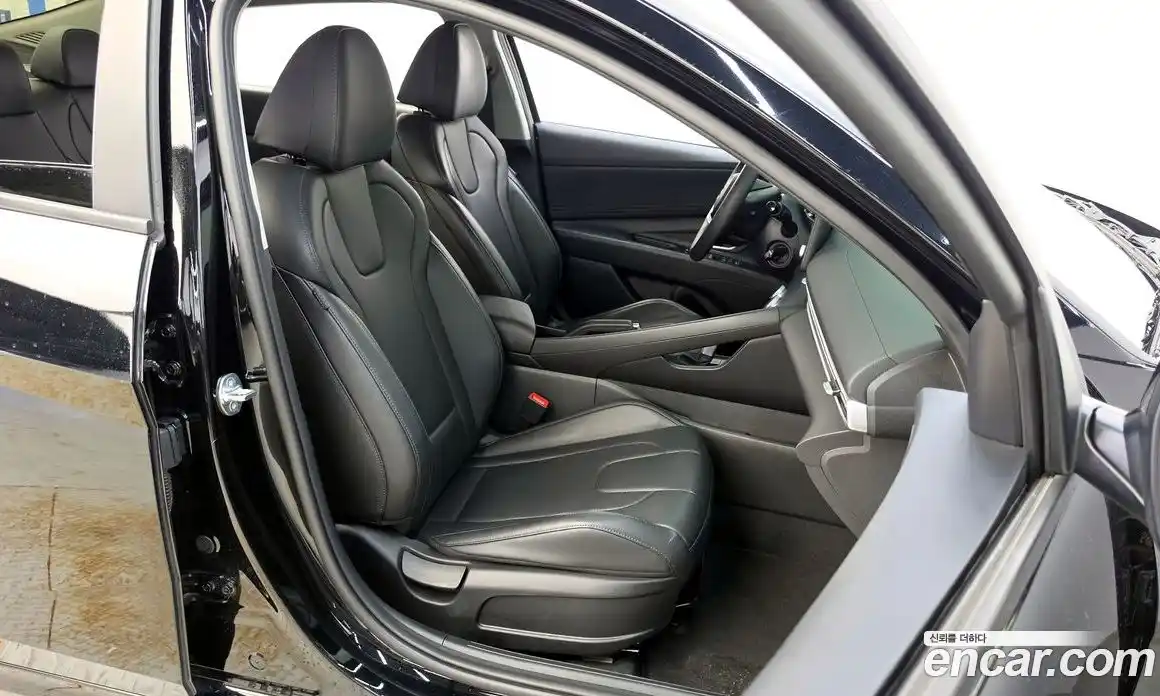 Hyundai Avante 2023 1.6 автомат (гидро), фото 16