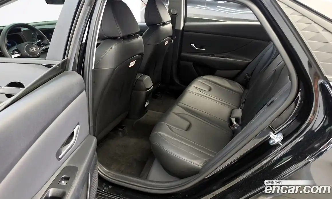Hyundai Avante 2023 1.6 автомат (гидро), фото 17