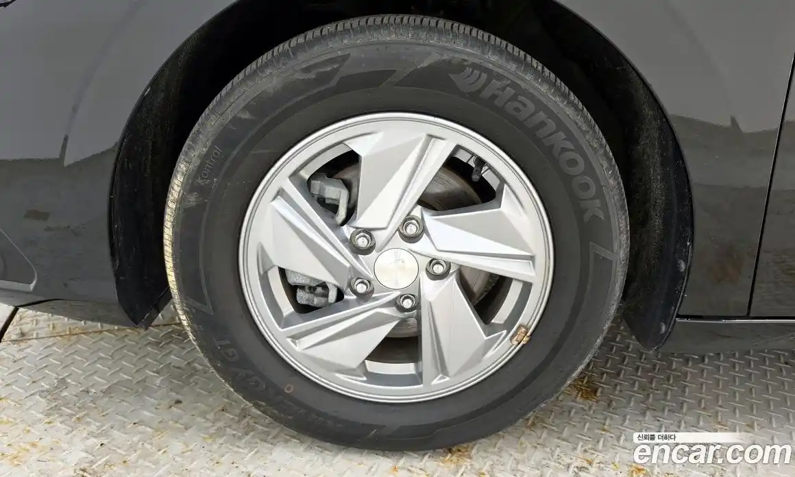 Hyundai Avante 2023 1.6 автомат (гидро), фото 5