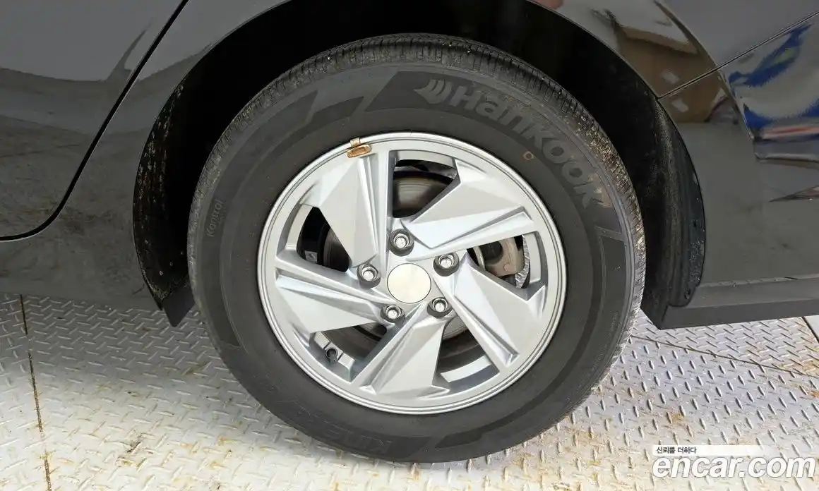 Hyundai Avante 2023 1.6 автомат (гидро), фото 7