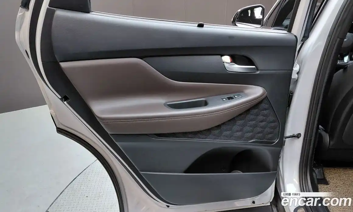 Hyundai Santa Fe 2023 2.5 автомат (гидро), фото 15