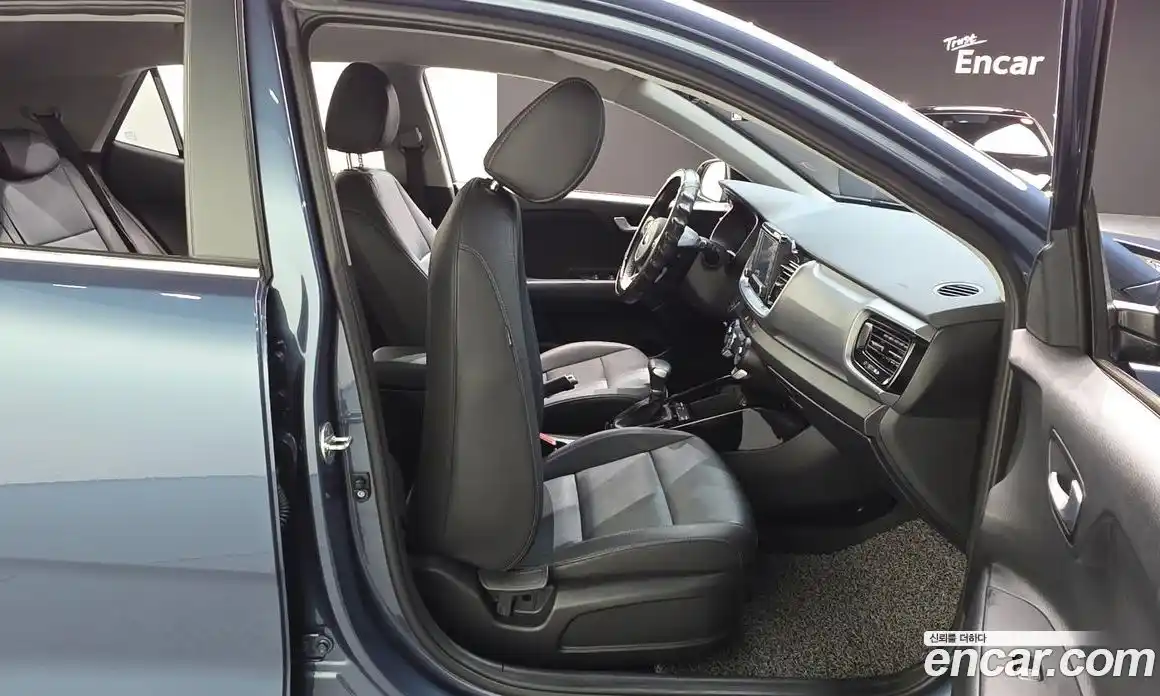 Kia Stonic 2018 1.4 автомат (гидро), фото 12