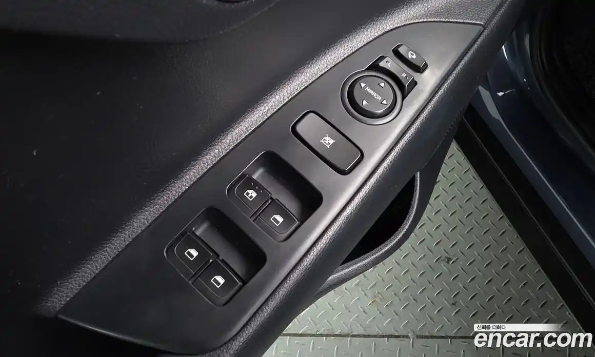 Kia Stonic 2018 1.4 автомат (гидро), фото 14