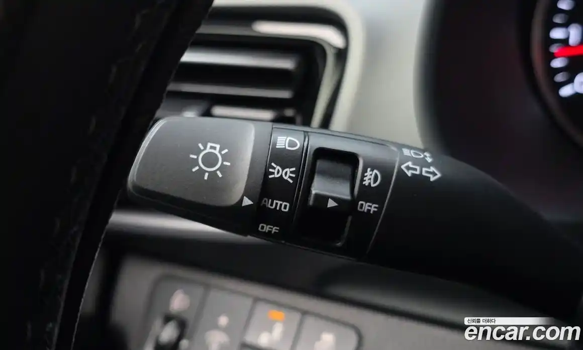 Kia Stonic 2018 1.4 автомат (гидро), фото 16