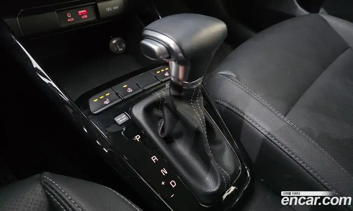 Kia Stonic 2018 1.4 автомат (гидро), фото 9
