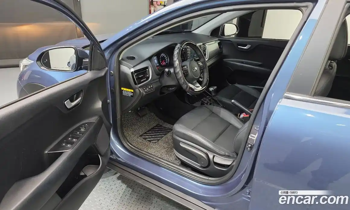 Kia Stonic 2018 1.4 автомат (гидро), фото 10