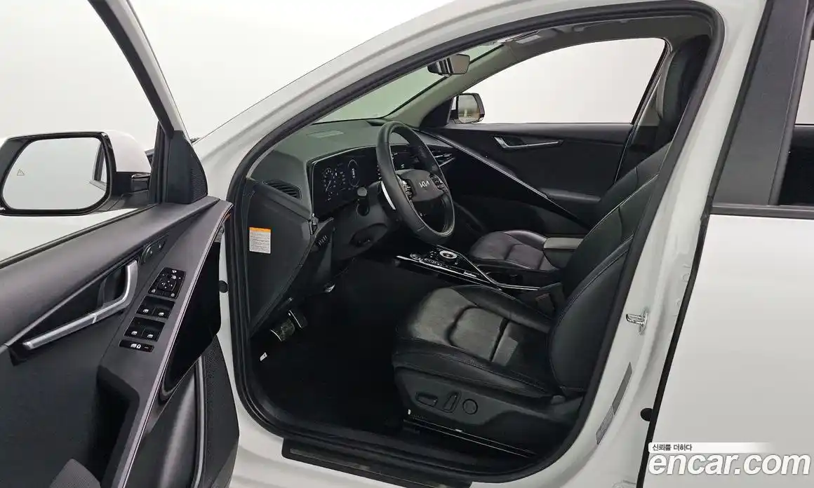 Kia Niro 2022 1.6 автомат (гидро), фото 13