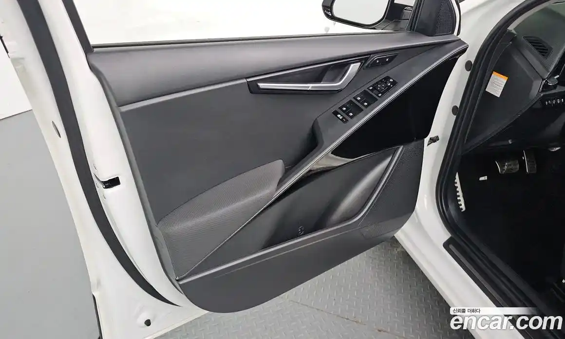 Kia Niro 2022 1.6 автомат (гидро), фото 14