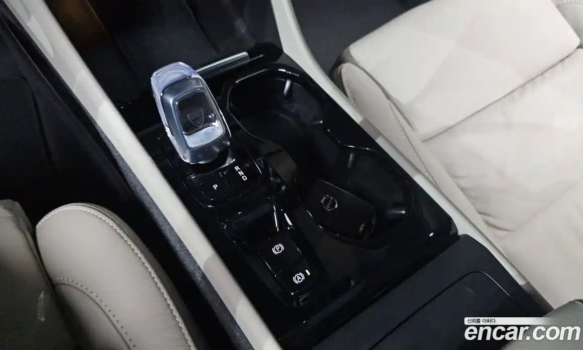 Volvo XC40 2023 2.0 автомат (гидро), фото 12