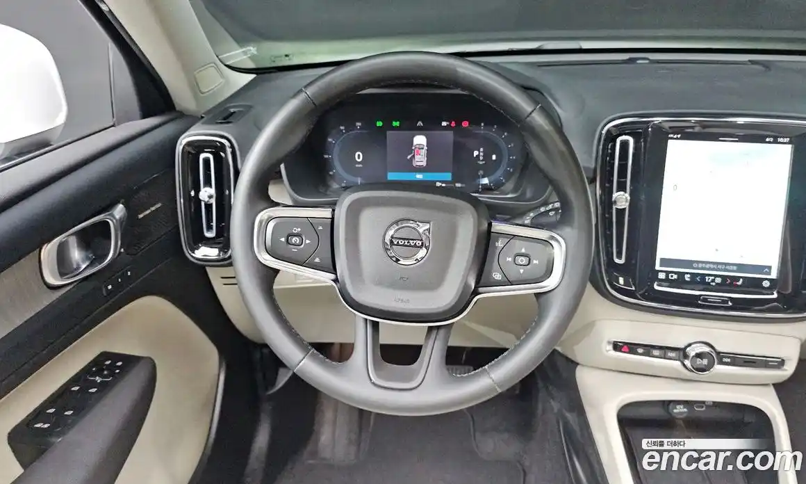 Volvo XC40 2023 2.0 автомат (гидро), фото 19