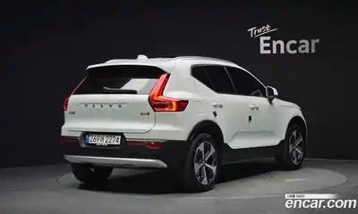 Volvo XC40 2023 2.0 автомат (гидро), миниатюра 2