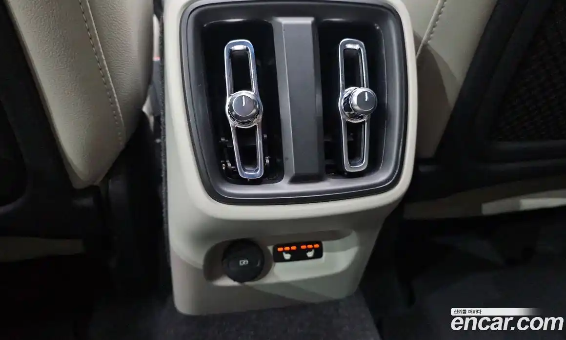 Volvo XC40 2023 2.0 автомат (гидро), фото 25