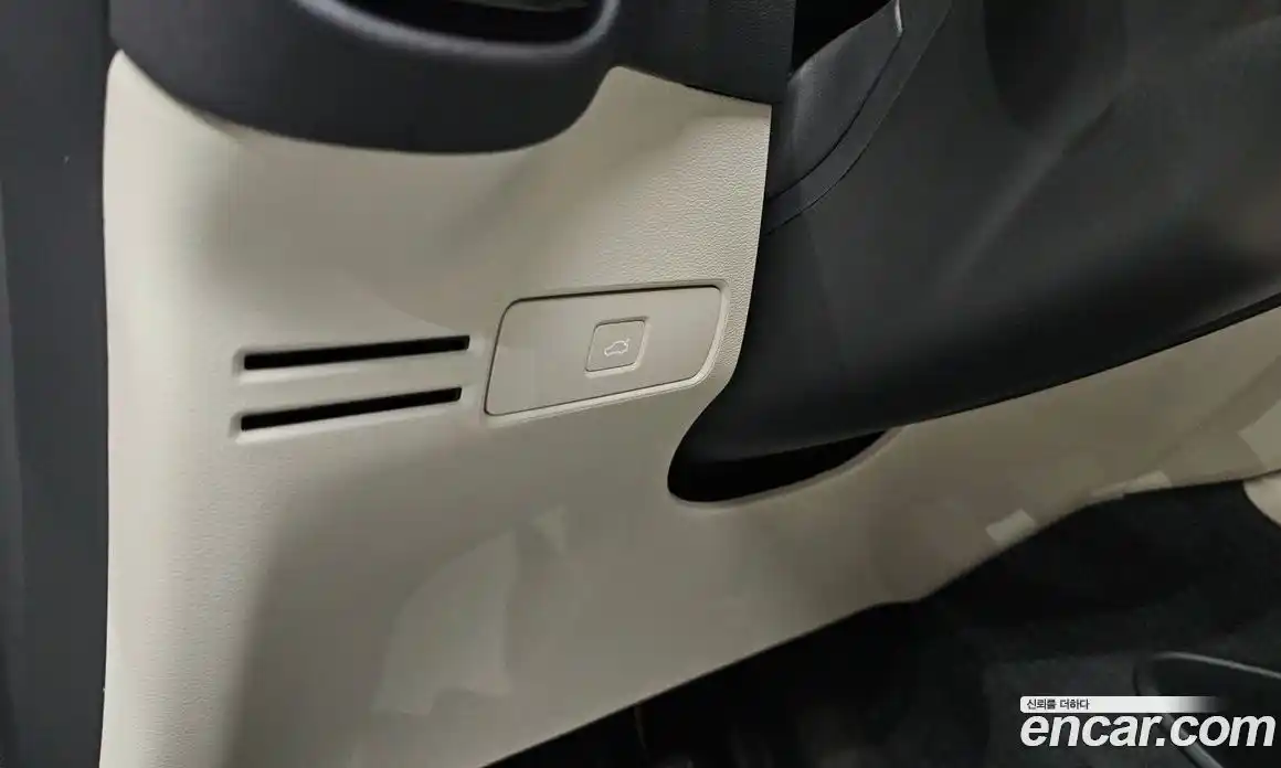 Volvo XC40 2023 2.0 автомат (гидро), фото 27